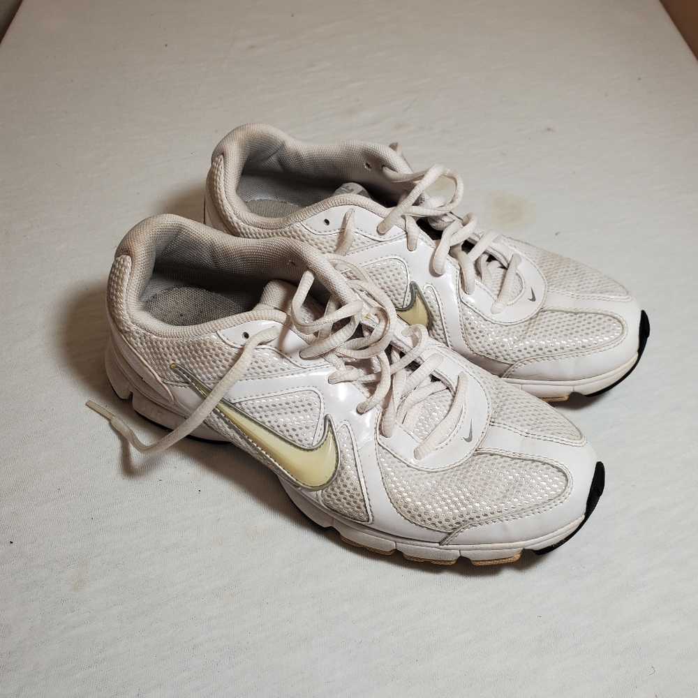 Nike Womens Air Track Star 3 398554-110 White Running Shoes Size 8. Pre-owned